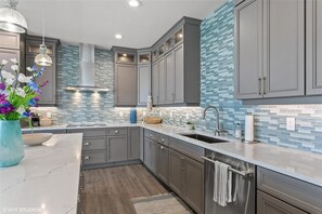 Fridge, microwave, oven, stovetop - Gulf-View Villa, Swim Spa and Walk to Sandbar (Anna Maria)