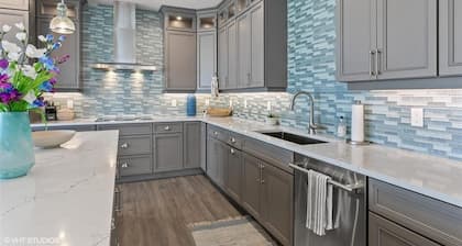 Gulf-View Villa, Swim Spa and Walk to Sandbar