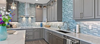Gulf-View Villa, Swim Spa and Walk to Sandbar