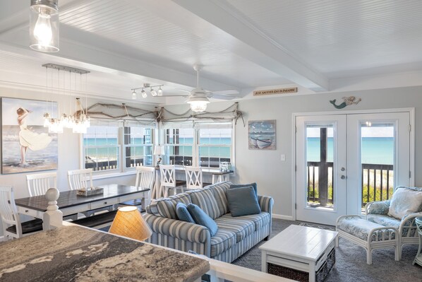 Smart-TV, peis, DVD-spiller og stereoanlegg