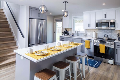 Stunning Gold Getaway, overlooking Lambeau!