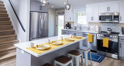 Stunning Gold Getaway, overlooking Lambeau!