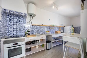 Refrigerador, horno, parrilla de estufa y tostadora 