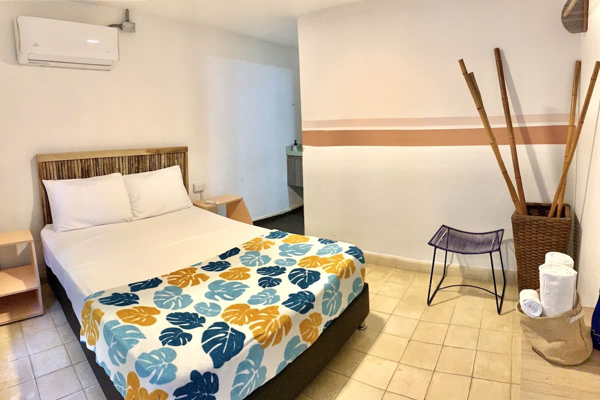 Habitación doble Confort, baño privado | Wifi gratis y ropa de cama