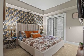 2 soverom, memory foam-senger, skrivebord og strykejern/-brett