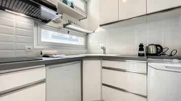 Fridge, microwave, stovetop, coffee/tea maker