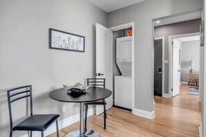 Dining - Chic Riverfront Apartment in Downtown San Marco (Jacksonville)