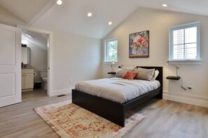 3 habitaciones, tabla de planchar con plancha, wifi y ropa de cama 