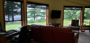 Smart TV, fireplace, DVD player, books - Lake Living!  Includes Pontoon Boat! (Townsend)