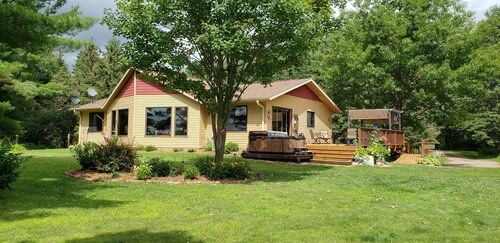 Lake Living!  Includes Pontoon Boat!