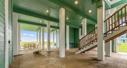 Seahorse Beachfront Model - Luxury 5 Bed / 5 Bath with Elevator & Cabana Service