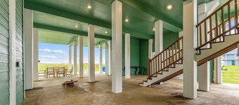 Seahorse Beachfront Model - Luxury 5 Bed / 5 Bath with Elevator & Cabana Service