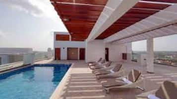 2 albercas al aire libre