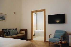 2 chambres, fer et planche à repasser, Wi-Fi, draps fournis