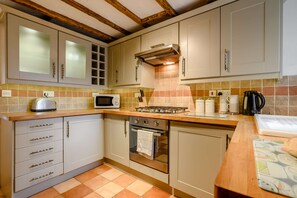 Fridge, oven, dishwasher, cookware/dishes/utensils