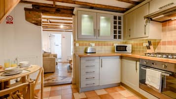 Fridge, oven, dishwasher, cookware/dishes/utensils