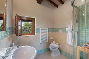 Villa | Bathroom | Shower, rainfall showerhead, hair dryer, bidet