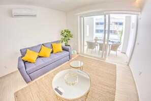 TV - Palmas 101: 1BR w Rooftop Pool, 1 Block to Beach (Bucerías)