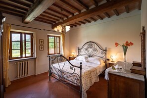 5 quartos, berço de viagem, Wi-Fi de cortesia, roupa de cama