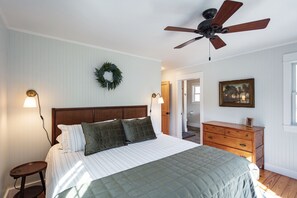 3 chambres, bureau, fer et planche à repasser, accès au Wi-Fi (inclus)