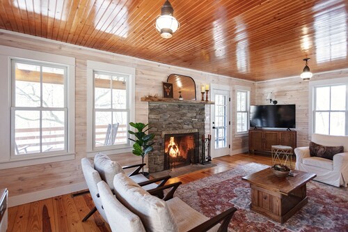 Peaceful Creekside Retreat w/ Fire Pit & Game Room Near Historic Lexington, VA