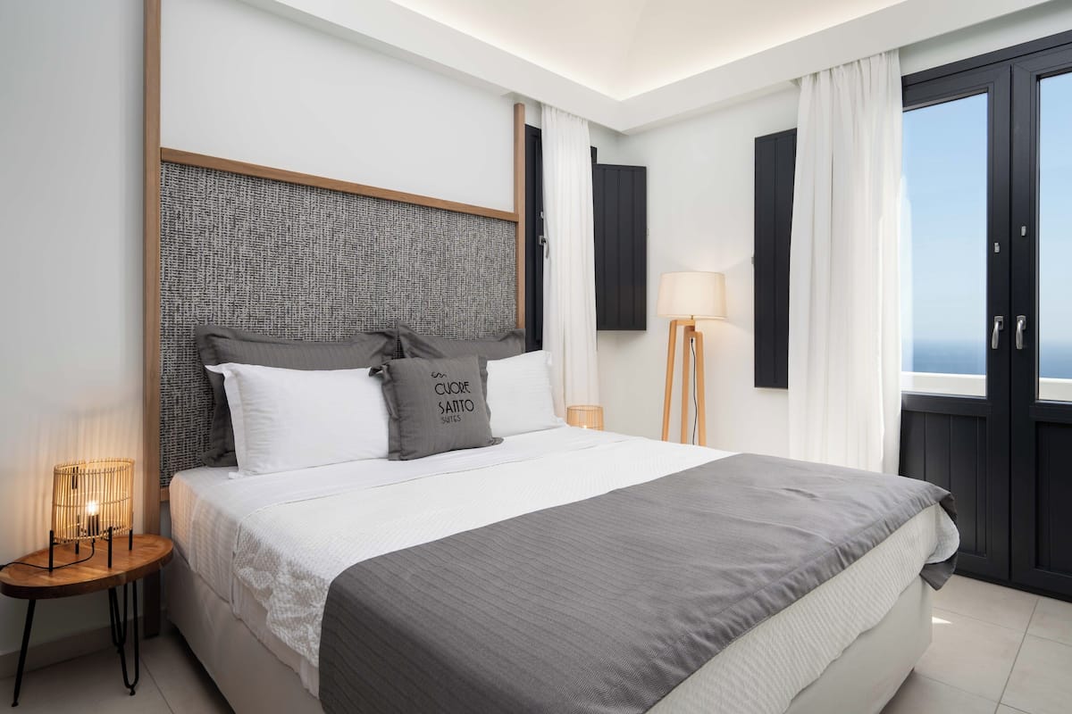 Junior Suite with Hot Tub (Outdoor Hot Tub, Quadruple) | 1 bedroom, individually decorated, blackout drapes, soundproofing