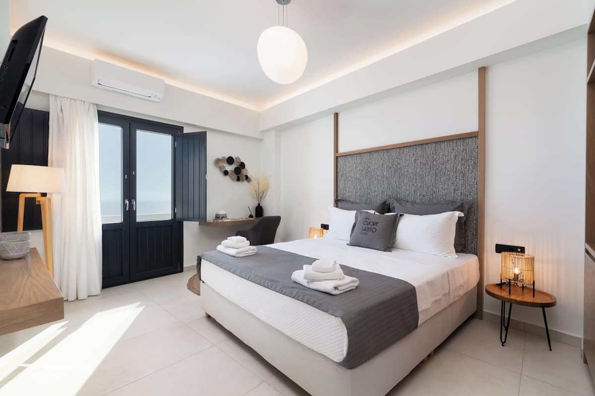 1 bedroom, individually decorated, blackout drapes, soundproofing