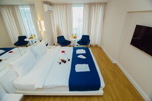 Panoramic Apartment | Living area | 40-inch Smart TV with digital channels, TV - iRent Batumi Apartments (Batumi)