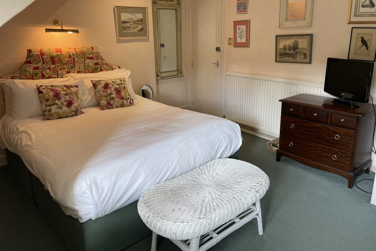 Standard Quadruple Room | 1 bedroom, individually decorated, individually furnished, desk