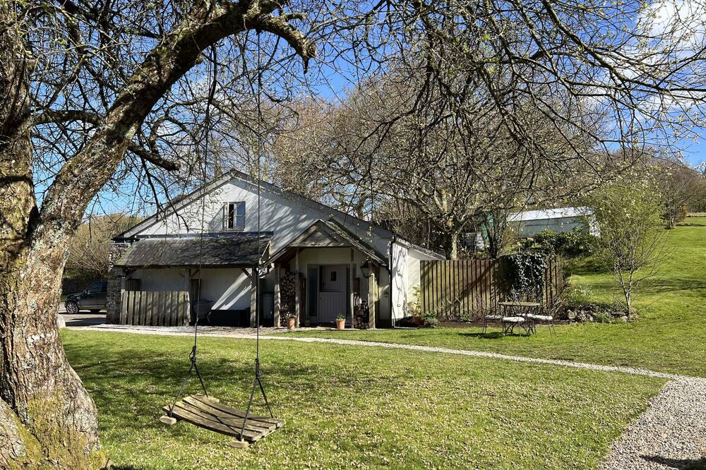 SHERWELL FARM ANNEXE, family friendly, with a garden in Drakewalls