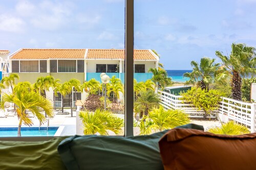 Lighthouse Beach Resort / Ocean View