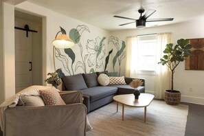 TV, offices - Historic Flat in Downtown Boise (Boise)