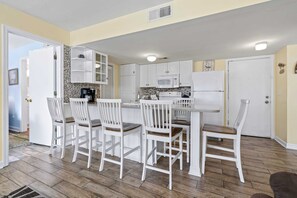 Fridge, microwave, stovetop, dishwasher