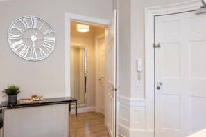 Interior - Edinburgh City Centre 1 Bed Apartment (Edinburgh)