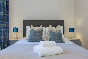 1 habitación, tabla de planchar con plancha, cuna de viaje y wifi 