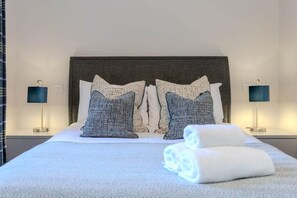 2 bedrooms, iron/ironing board, travel cot, WiFi - Edinburgh City Centre 2 Bed Apartment (Edinburgh)