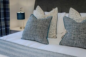 2 bedrooms, iron/ironing board, travel cot, WiFi