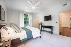 3 bedrooms, iron/ironing board, WiFi, bed sheets - The Wheel Inn (Fayetteville)