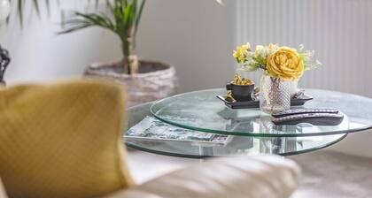 Stylish 3-Bed House in Langley|Drive - By Tempstay