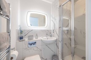 Bathtub, hair dryer, towels