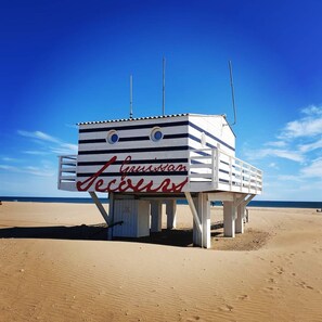 Beach nearby - Chalet sur Pilotis, Esprit Film 37°2, Gruissan Plage Wifi (Gruissan)