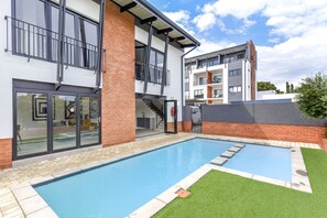 Outdoor pool - The Bailey 61A (Sandton)
