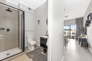 Classic Apartment | Bathroom