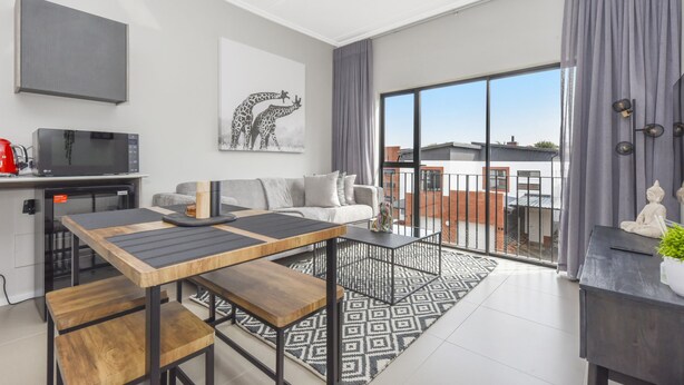 Classic Apartment | In-room dining - The Bailey 61A (Sandton)
