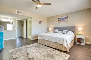 2 bedrooms, desk, laptop workspace, free internet