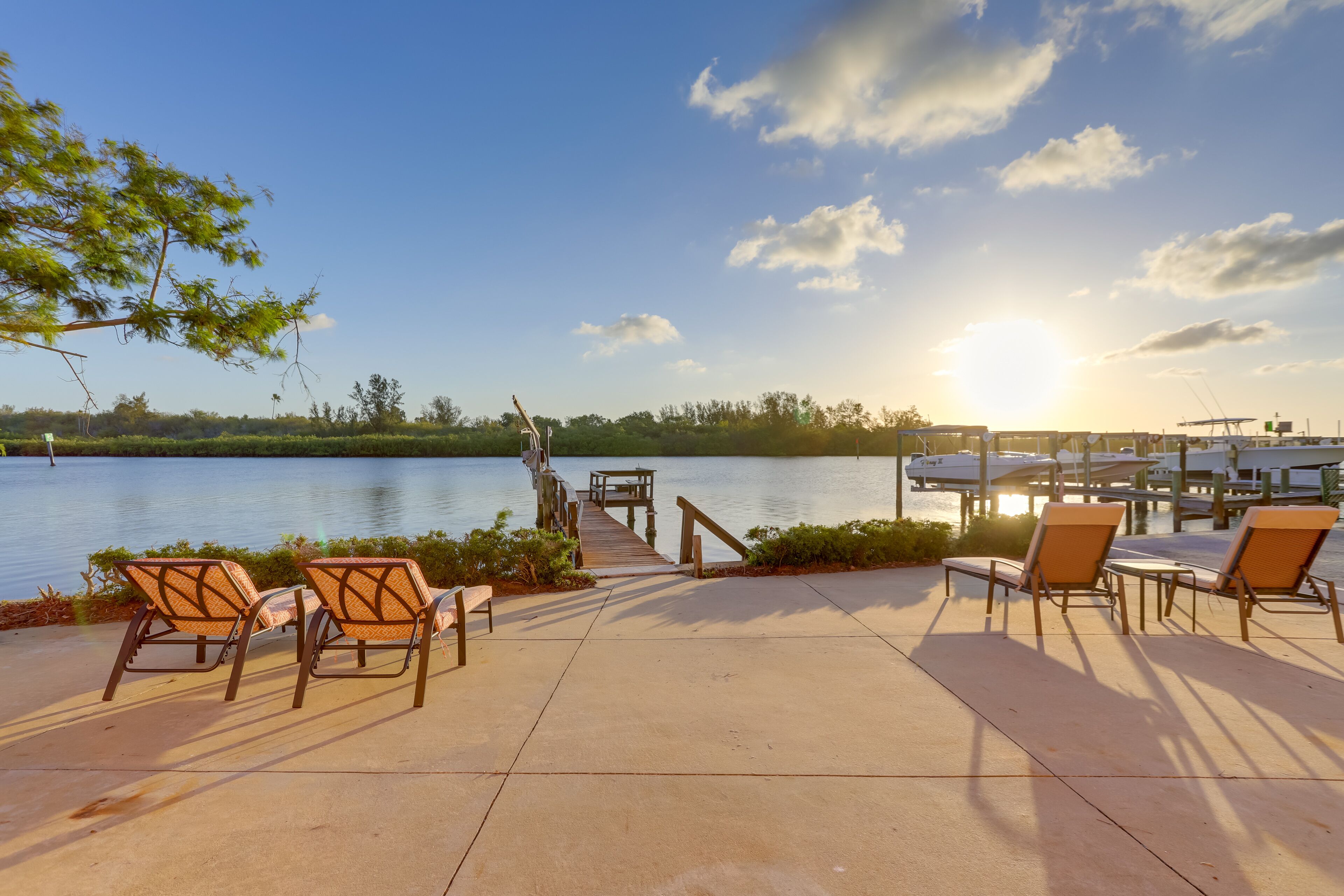 Redington Shores Condo w/ Private Balcony!