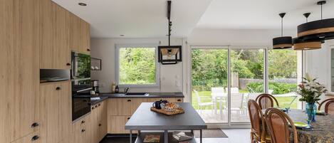 Réfrigérateur, micro-ondes, four, lave-vaisselle