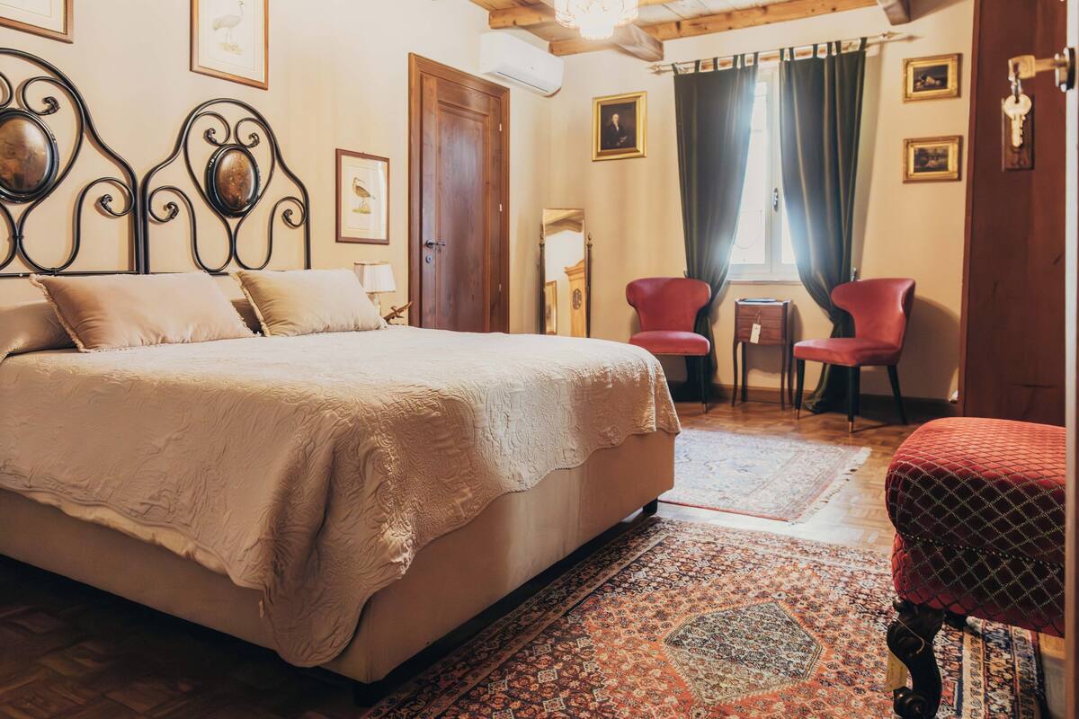 San Giacomo Room | 1 غرفة نوم وملاءات للفراش لا تسبب الحساسية وألحفة محشوة بالريش ومكتب