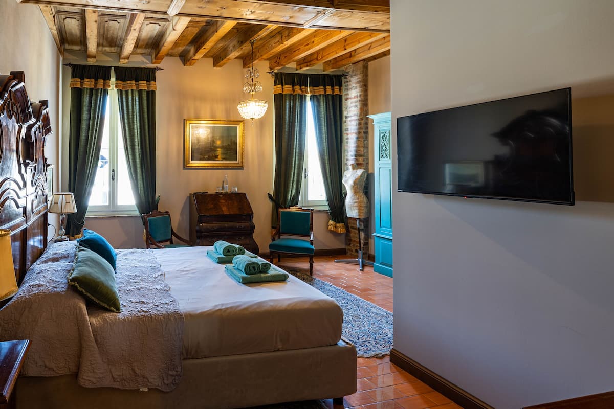 Dante room | 1 bedroom, down comforters, individually furnished, desk