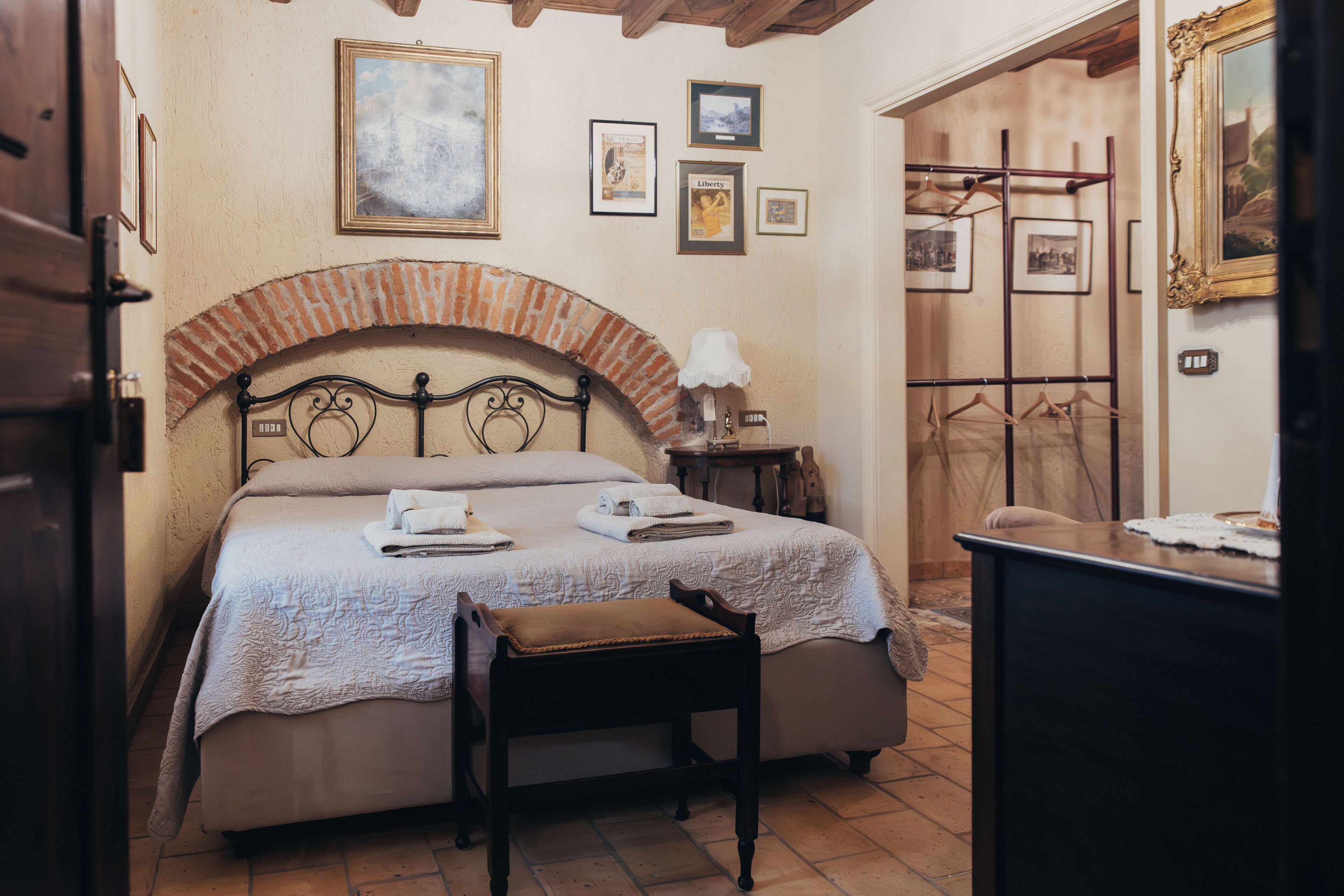 베이직룸 | 1 개의 침실, 저자극성 침구, 오리/거위털 이불, 각각 다르게 가구 비치